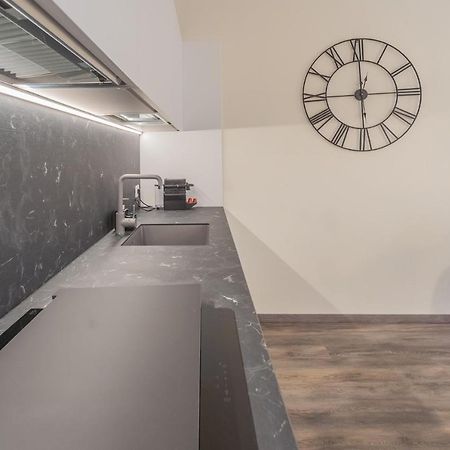 Modern & Stylish Apartment In Como City By Rent All Комо Экстерьер фото