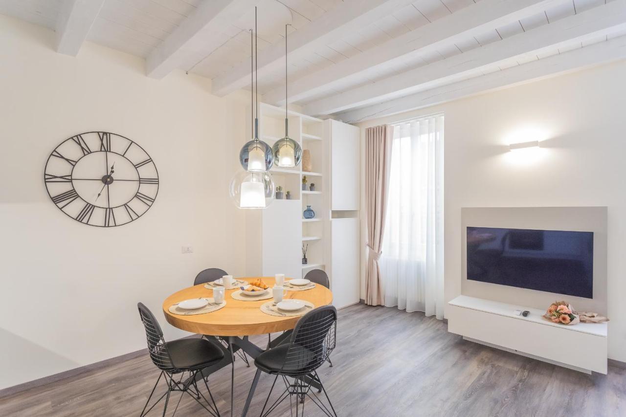 Modern & Stylish Apartment In Como City By Rent All Комо Экстерьер фото