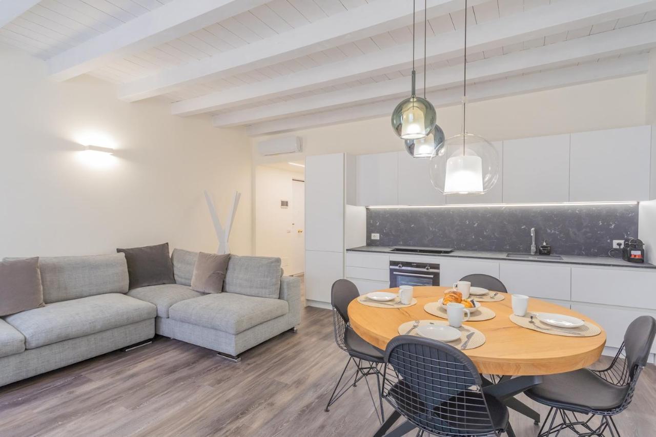 Modern & Stylish Apartment In Como City By Rent All Комо Экстерьер фото
