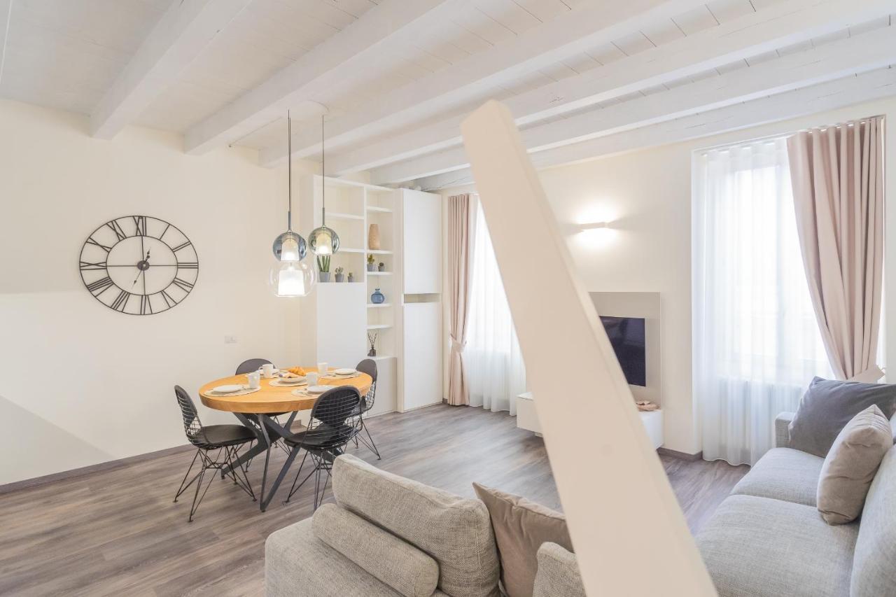 Modern & Stylish Apartment In Como City By Rent All Комо Экстерьер фото