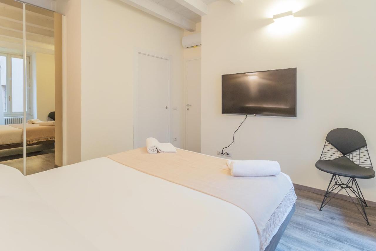Modern & Stylish Apartment In Como City By Rent All Комо Экстерьер фото