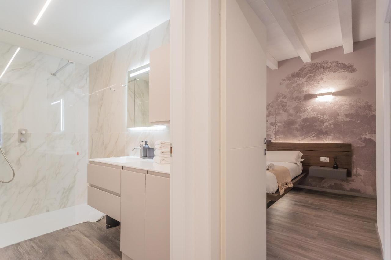 Modern & Stylish Apartment In Como City By Rent All Комо Экстерьер фото